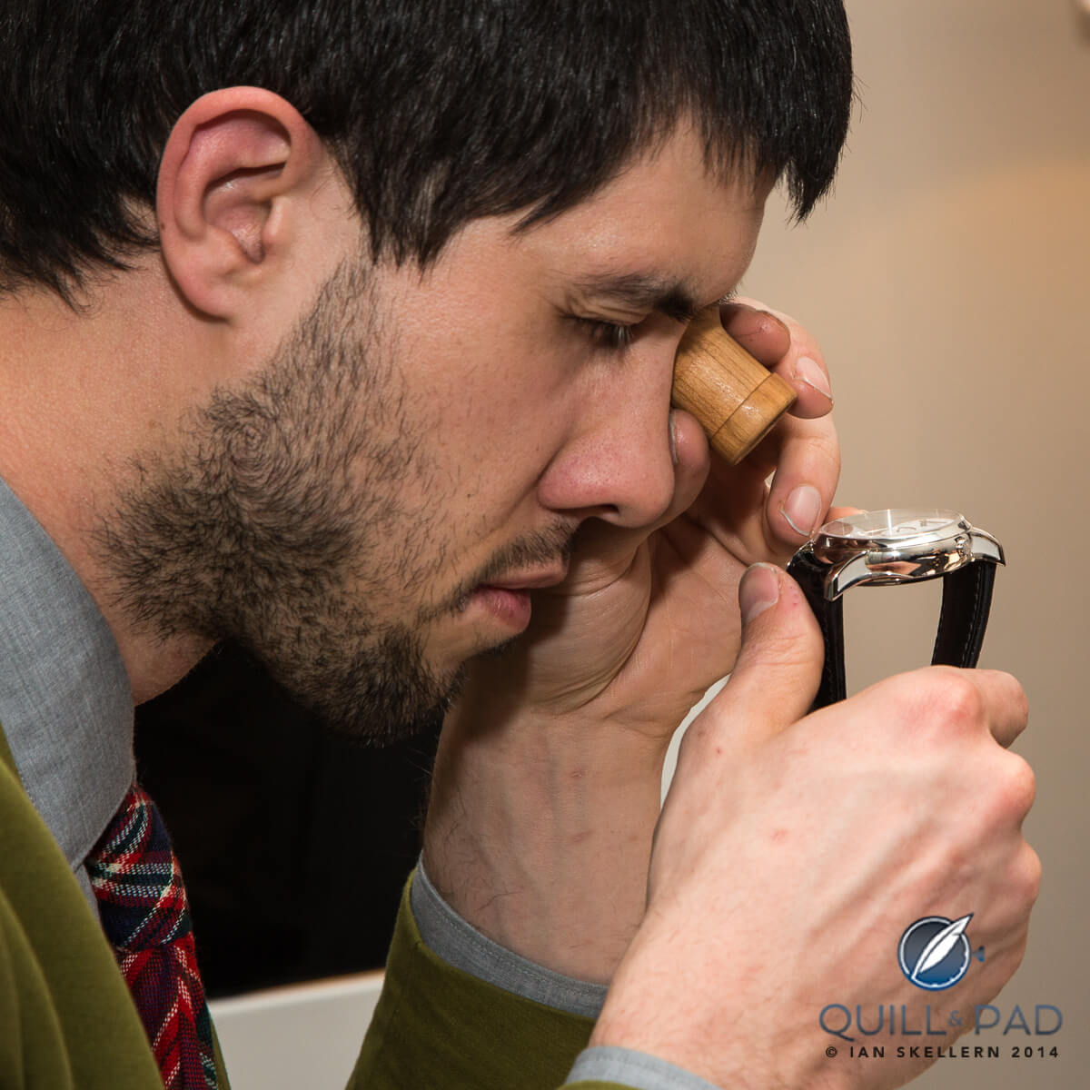 Joshua Munchow having a close look at Romain Gauthier's Logical one