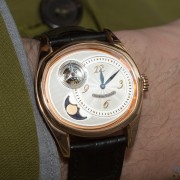 Sauterelle à Lune Perpétuelle fitting very nicely on the wrist of the yours truely