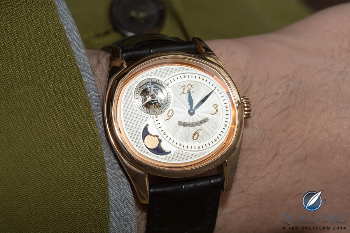 Sauterelle à Lune Perpétuelle fitting very nicely on the wrist of the yours truly