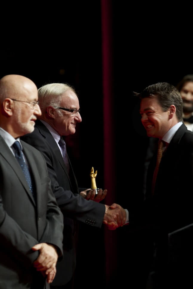 Romain Gauthier (right) receiving the prize for best Men's Complication from jury members Jean-Philippe Arm and Dominique Fléchon