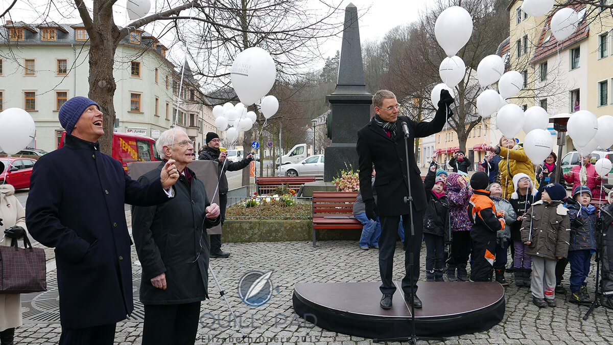 Lange & Söhne CEO Wilhelm Schmidt, Walter Lange and Glashütte mayor Markus Dressler sent off 200 balloons in Ferdinand Adolph’s memory along with townspeople and guests on February 18, 2015