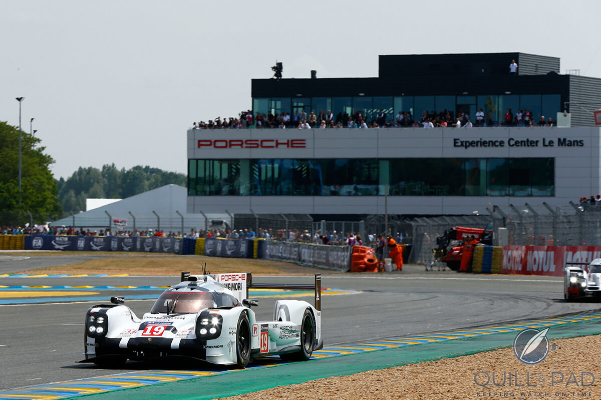 Porsche 919 Hybrid (car number 19) during the 2015 24 Hours of Le Mans