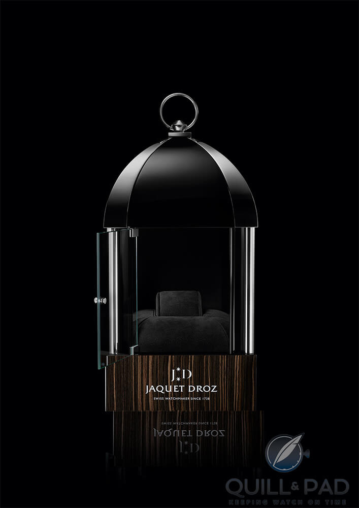 The bird-cage-like presentation case of the Jaquet Droz Charming Bird