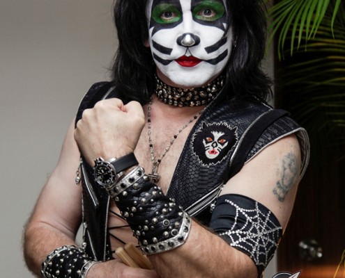 Eric Singer dressed for work