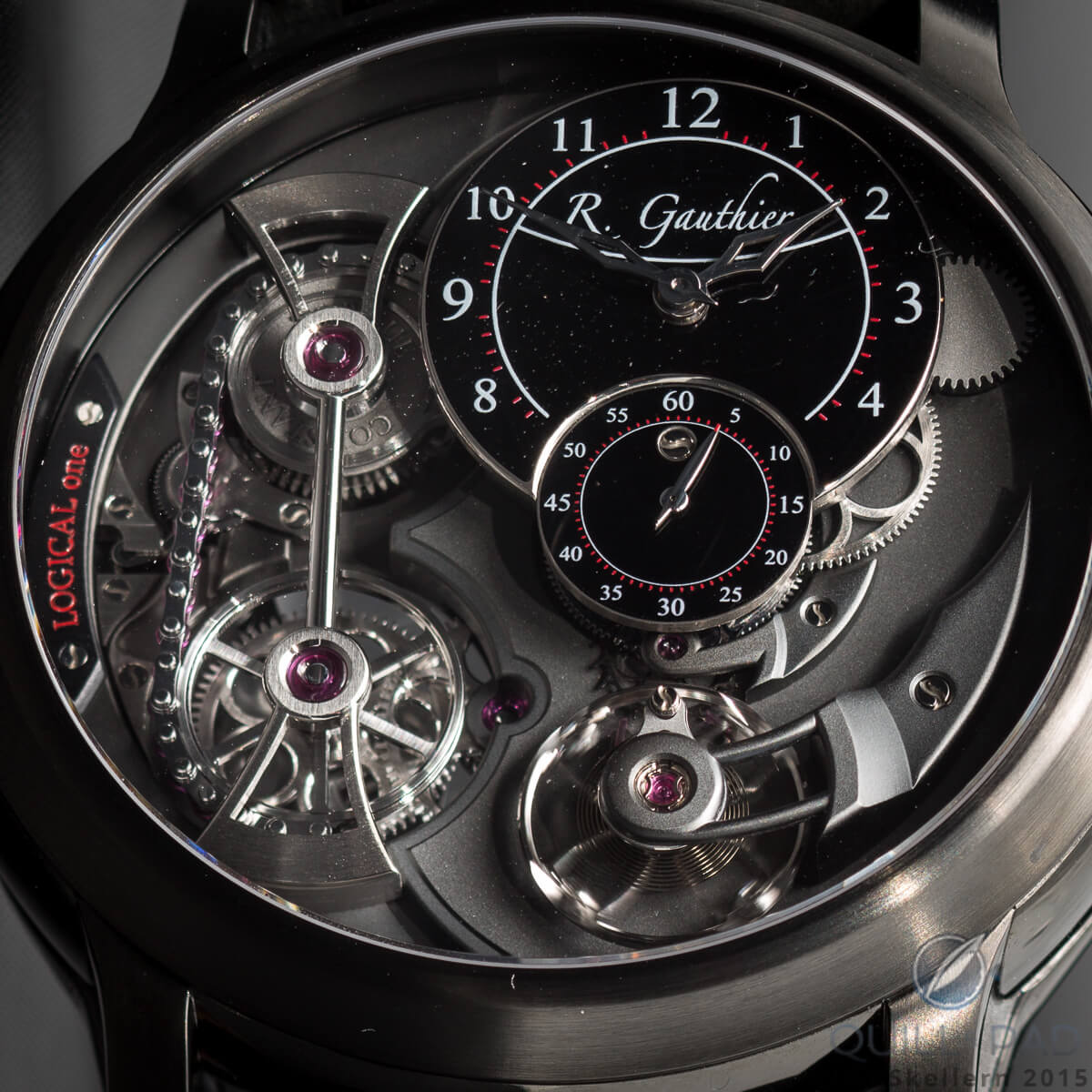 A close look at the dial side of Logical One Black by Romain Gauthier