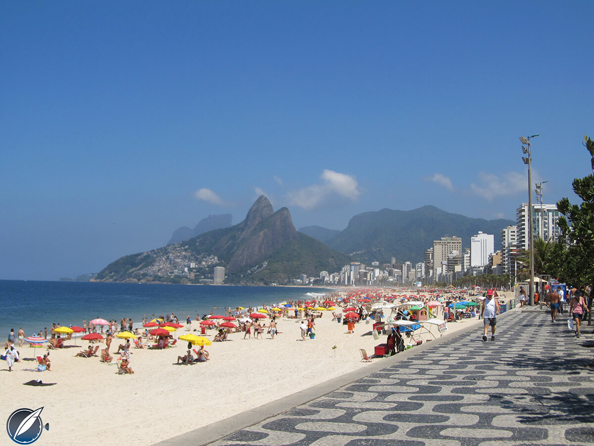 The pattern of the boardwalk at Ipanema Beach in Rio de Janerio provided inspiration for the background pattern on the micro-marquetry of the Roman Gauthier Logical One Secret Kakau Höfke