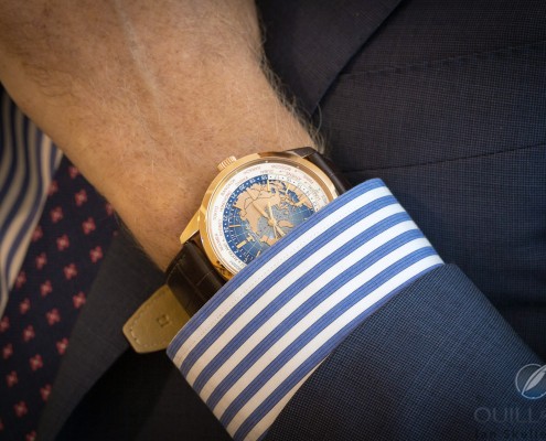 Jaeger-LeCoultre Geophysic Universal Time in pink gold on the wrist