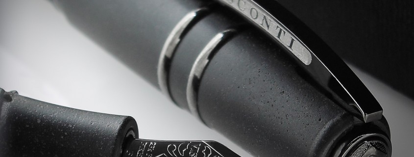 Visconti Homo Sapiens Dark Ages fountain pen with cap on and off