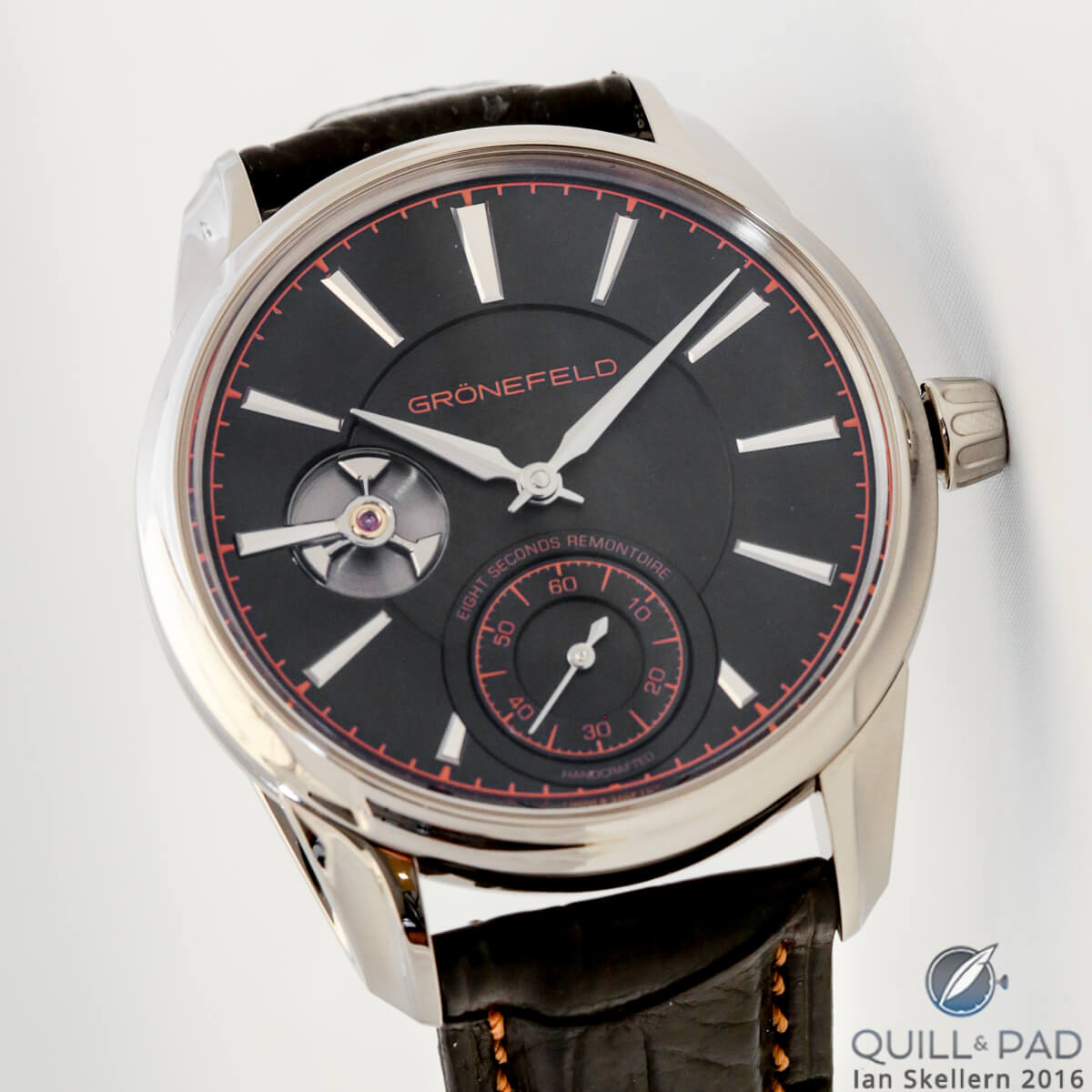 Gronefeld 1941 Remontoire in white gold with black solid silver dial