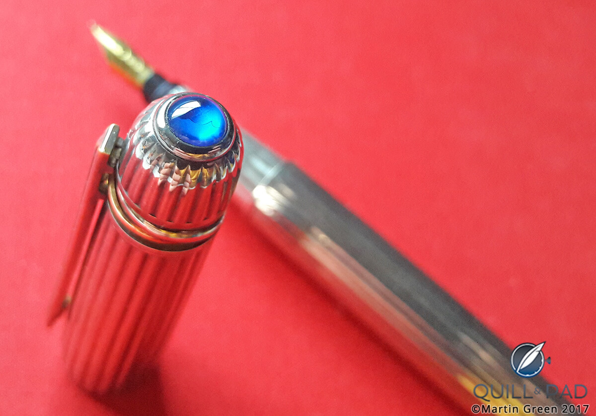 Blue sapphire cabochon in the cap of the Cartier Pasha pen