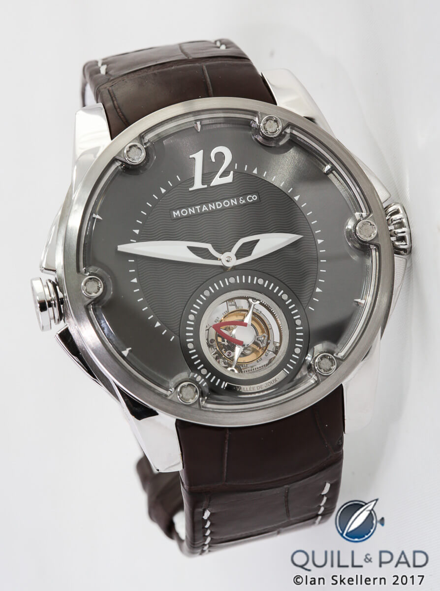 Montandon Windward in white gold with dark dial
