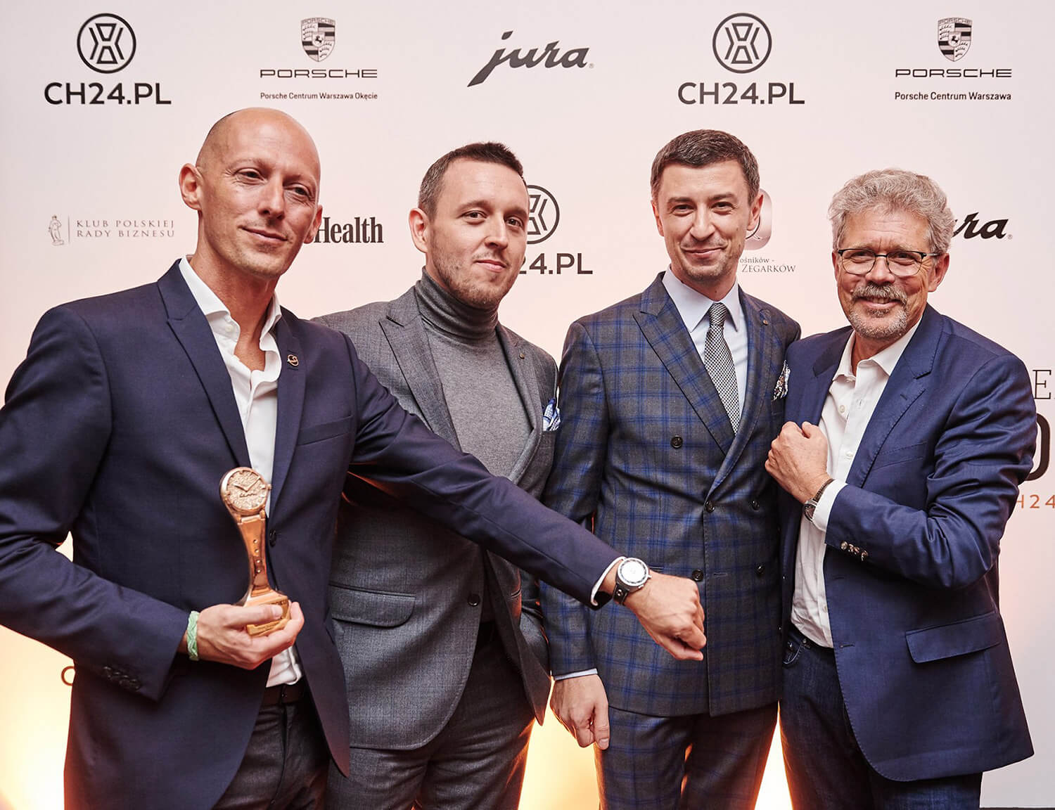Accepting the CH24.PL 2017 WOTY award for the Singer Reimagined Track 1: Marco Borraccino (Singer Reimagined), Lukasz Doskosz (CH24.PL), Tomasz Kiełtyka (CH24.PL) and Jean-Marc Wiederrecht (Agenhor)