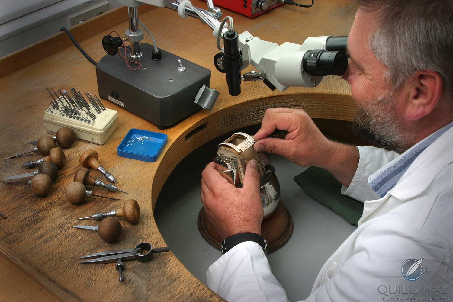 Setting a watch case with diamonds at Chopard