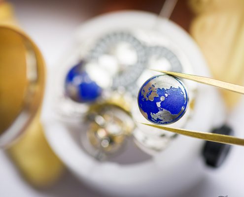 Assembling a hemispherical indicator of the Edouard Bovet Flying Tourbillon