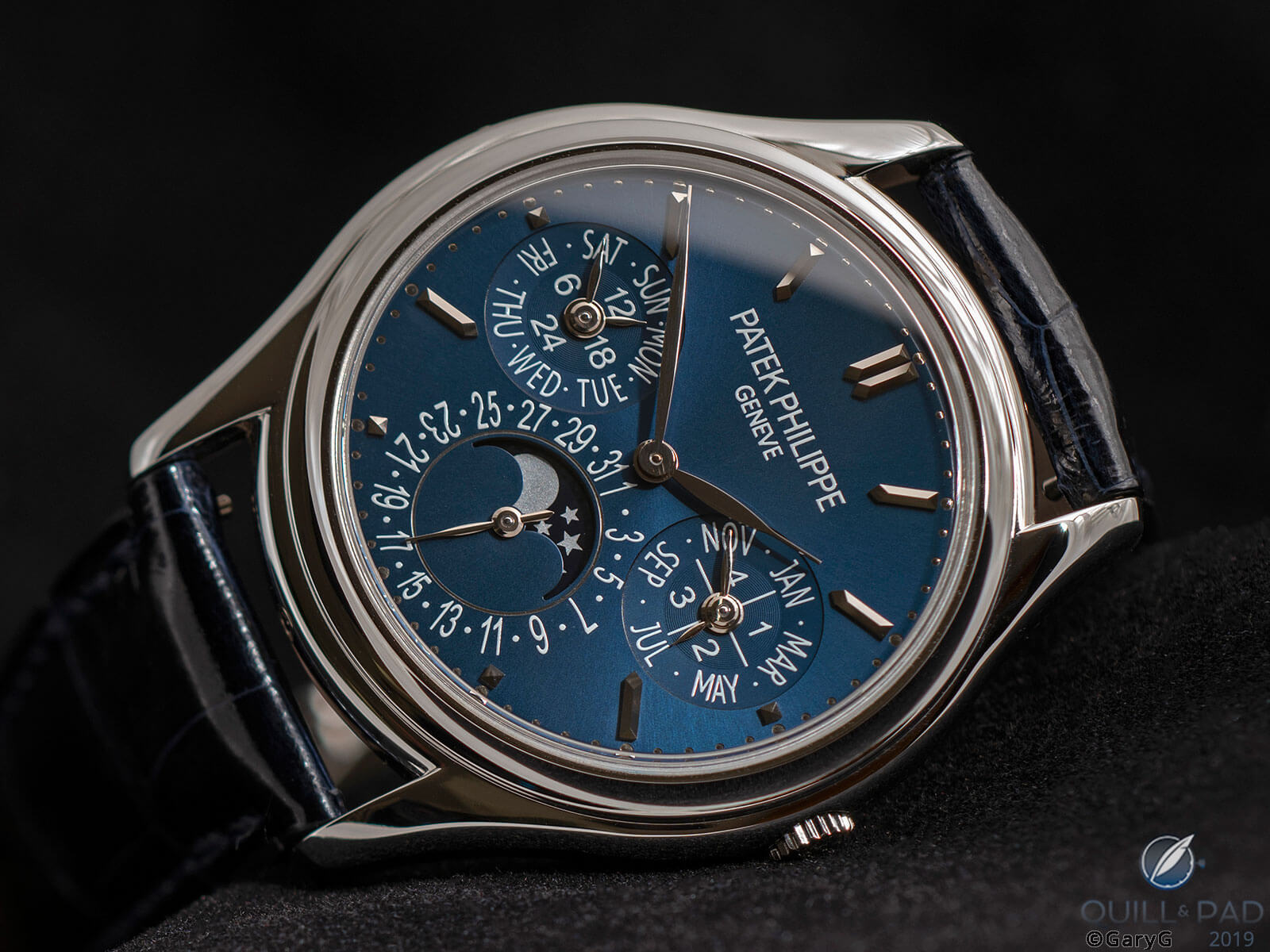 Hybrid dial and leaf hands, Patek Philippe Reference 3940P-027