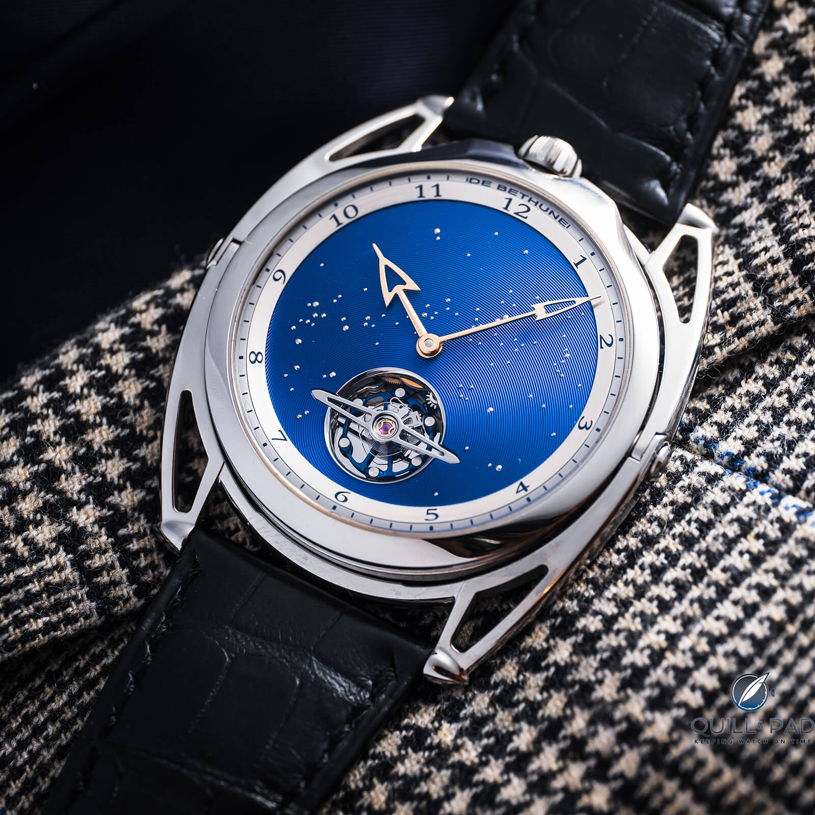 Hands-on with the Jaeger-LeCoultre Master Ultra Thin Moon 39 Boutique  Edition (live photos, specs & price) - Monochrome-Watches