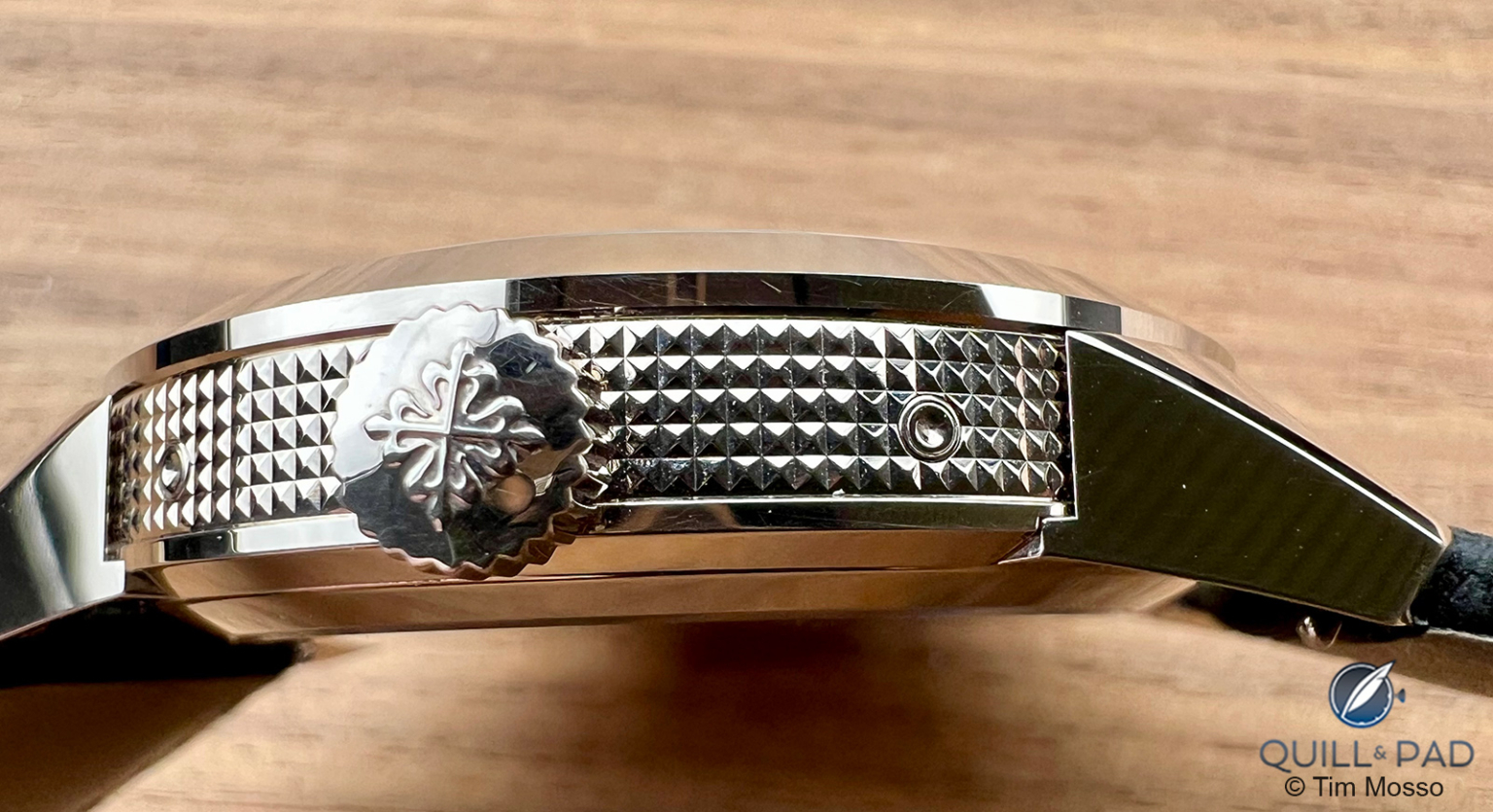 review-patek-philippe-pilot-annual-calendar-travel-time-quill-pad